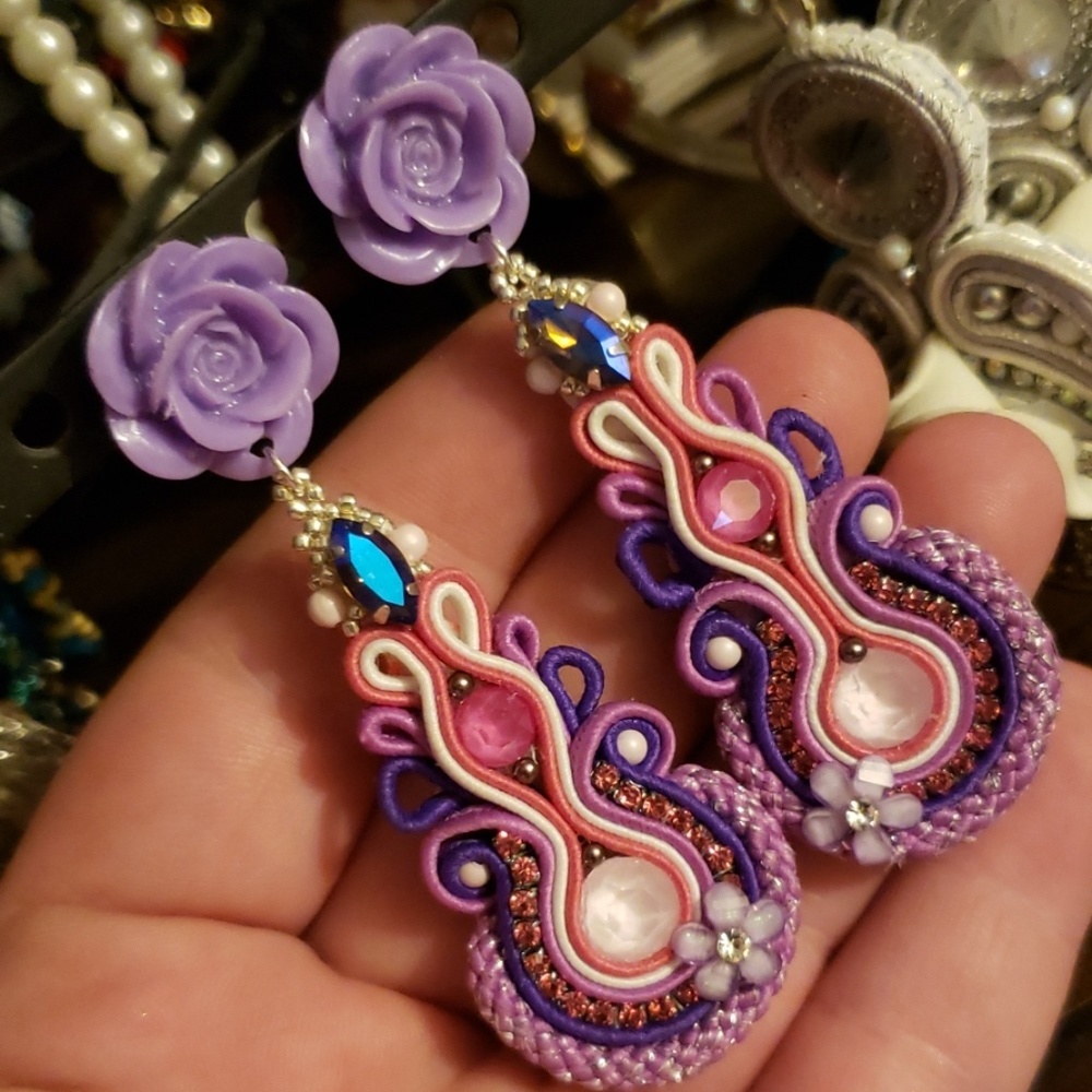 Shoutace earrings